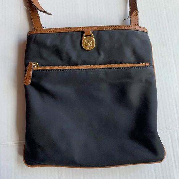 Michael Kors Kempton Small Crossbody Bag - Picture 1 of 10